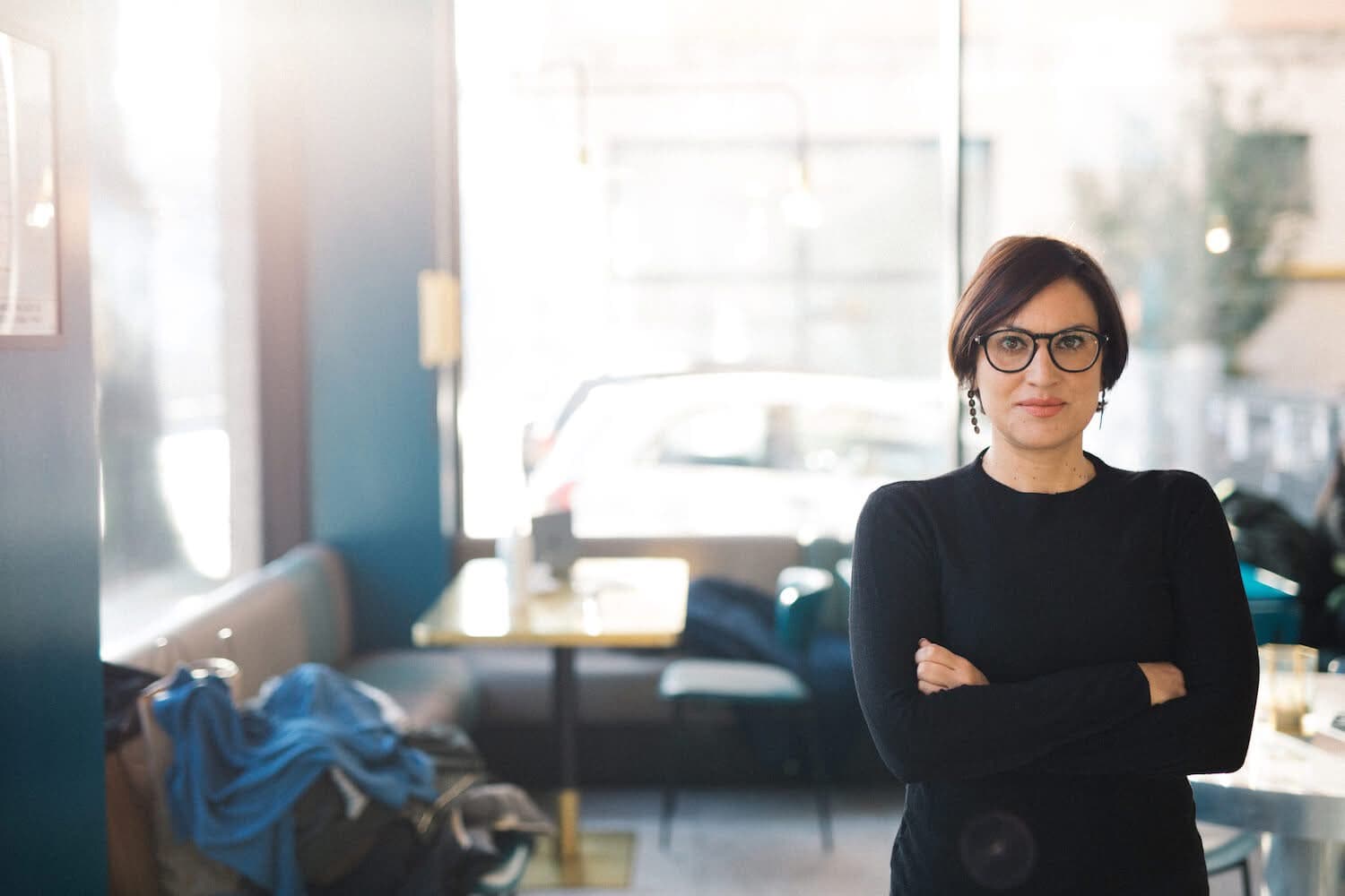 Marta Mazzucco, consulente di comunicazione, ritratto professionale in ambiente di lavoro